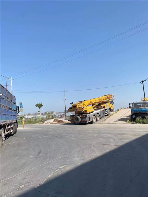 云南25吨吊车的租赁价格大概是多少？